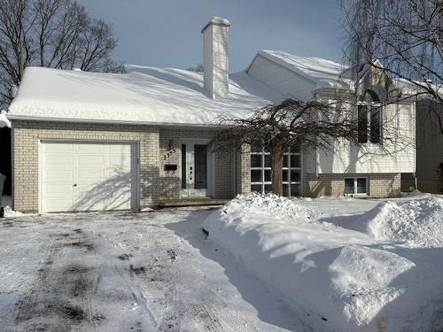 2355 Rue des Quenouilles  Québec (La Haute-Saint-Charles), QC G3E 1M7