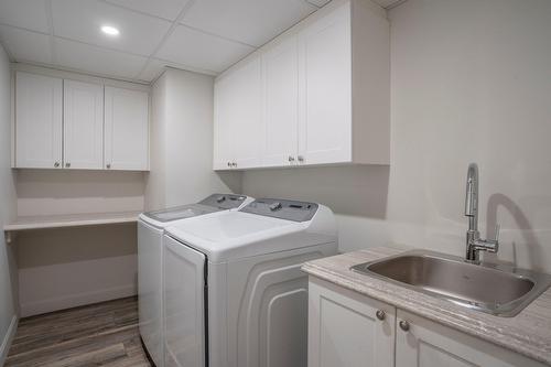 Salle de lavage - 208 42E Avenue, Beauceville, QC - Indoor Photo Showing Laundry Room