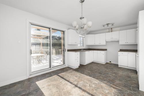 Salle à manger - 4740 Rue Anthime, Montréal (Pierrefonds-Roxboro), QC - Indoor Photo Showing Kitchen