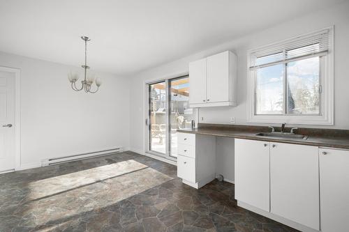 Cuisine - 4740 Rue Anthime, Montréal (Pierrefonds-Roxboro), QC - Indoor Photo Showing Kitchen