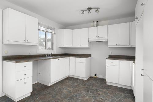 Cuisine - 4740 Rue Anthime, Montréal (Pierrefonds-Roxboro), QC - Indoor Photo Showing Kitchen