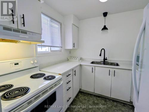 630 Hunter Street, Kincardine, ON - Indoor Photo Showing Kitchen With Double Sink