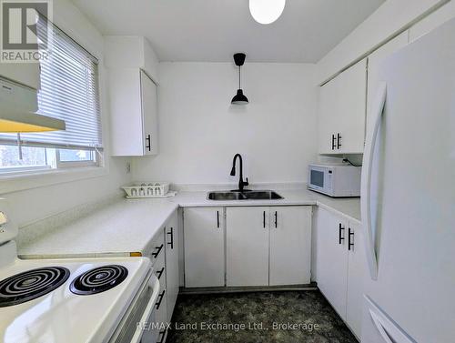 630 Hunter Street, Kincardine, ON - Indoor Photo Showing Kitchen With Double Sink