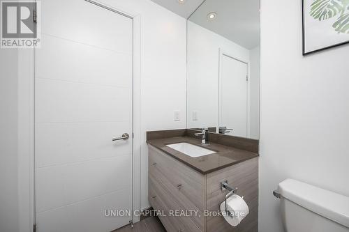 932 - 525 Adelaide Street W, Toronto, ON - Indoor Photo Showing Bathroom
