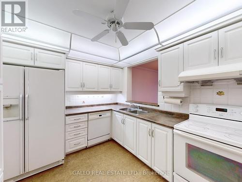 627 - 138 Bonis Avenue, Toronto, ON - Indoor Photo Showing Kitchen With Double Sink