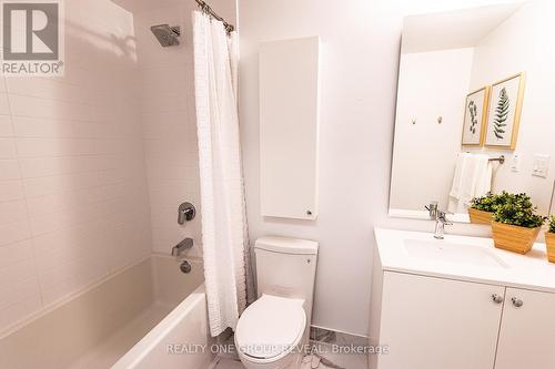 913 - 2799 Kingston Road, Toronto, ON - Indoor Photo Showing Bathroom