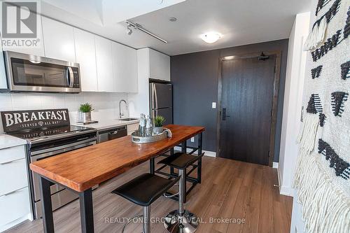913 - 2799 Kingston Road, Toronto, ON - Indoor Photo Showing Kitchen With Stainless Steel Kitchen