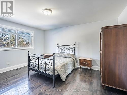 1958 Innisfil Heights Crescent, Innisfil, ON - Indoor Photo Showing Bedroom