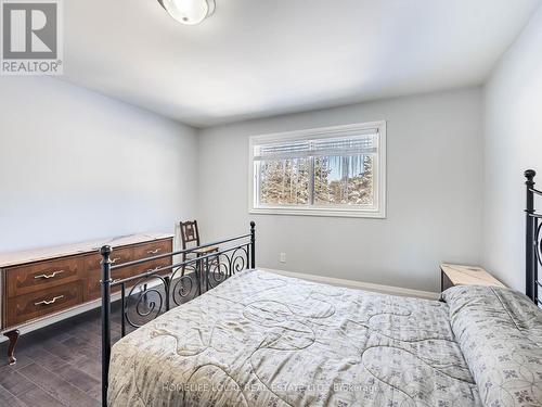 1958 Innisfil Heights Crescent, Innisfil, ON - Indoor Photo Showing Bedroom