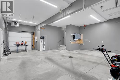 137 Gillies Bay, Saskatoon, SK - Indoor Photo Showing Garage