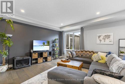 16 - 177 Edgevalley Road, London East, ON - Indoor Photo Showing Living Room