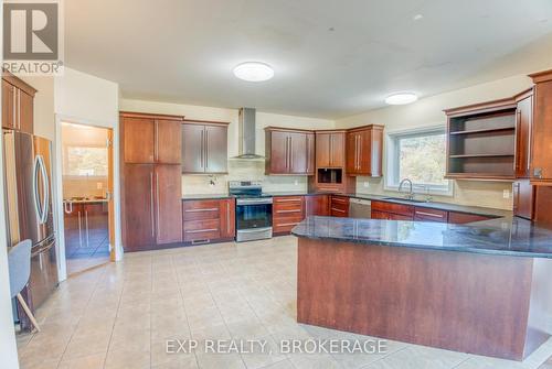 6 Oliver Road, Addington Highlands (Addington Highlands), ON - Indoor Photo Showing Kitchen