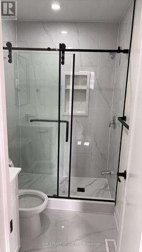 11.5 Lippincott Street, Toronto, ON - Indoor Photo Showing Bathroom