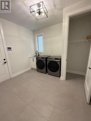 2596 Buroak Drive, London North (North S), ON - Indoor Photo Showing Laundry Room