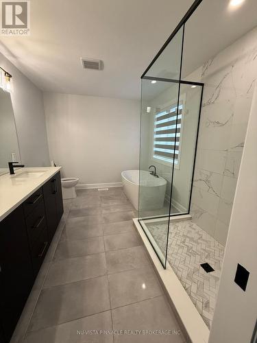 2596 Buroak Drive, London North (North S), ON - Indoor Photo Showing Bathroom