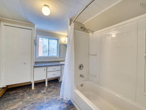 20 Pine Street, Bridgewater, NS 