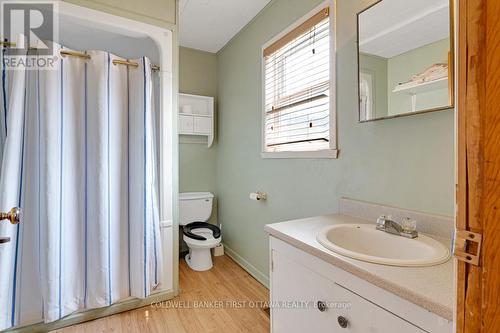 1373 Flower Station Road, Lanark Highlands, ON - Indoor Photo Showing Bathroom