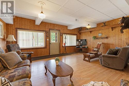 1373 Flower Station Road, Lanark Highlands, ON - Indoor Photo Showing Living Room