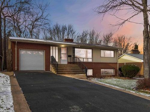71 Woodward Crescent, Halifax, NS 
