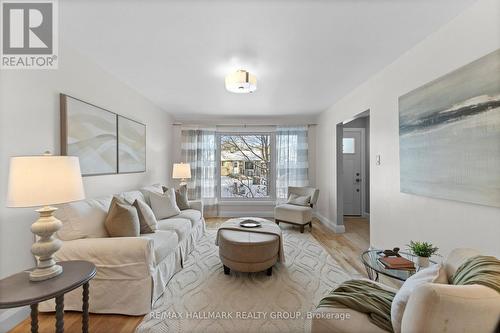 2155 Monson Crescent, Ottawa, ON - Indoor Photo Showing Living Room