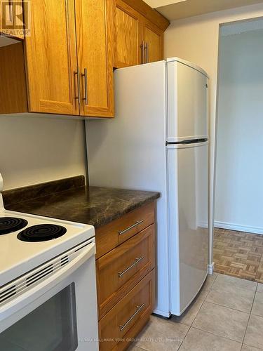 301 - 262 Rose Street, Barrie, ON - Indoor Photo Showing Kitchen