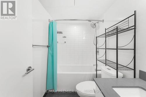 102 - 38 Monte Kwinter Court, Toronto, ON - Indoor Photo Showing Bathroom
