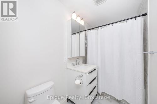 690 Rosedale Avenue, Sarnia, ON - Indoor Photo Showing Bathroom