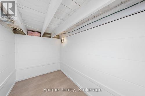 690 Rosedale Avenue, Sarnia, ON - Indoor Photo Showing Other Room