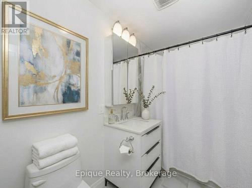 690 Rosedale Avenue, Sarnia, ON - Indoor Photo Showing Bathroom