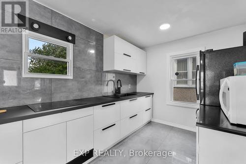 249 Wallace Avenue S, Welland (Lincoln/Crowland), ON - Indoor Photo Showing Kitchen
