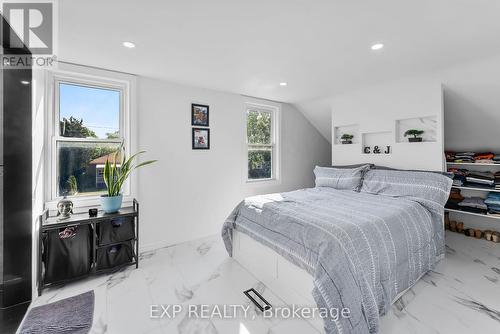 249 Wallace Avenue S, Welland (Lincoln/Crowland), ON - Indoor Photo Showing Bedroom
