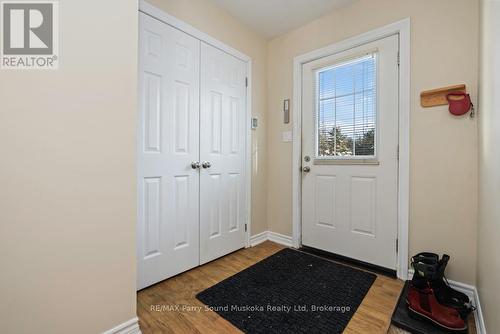 Foyer with large double closet - 17 - 25 Seguin Place, Seguin (Humphrey), ON - Indoor Photo Showing Other Room