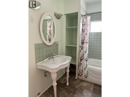 168 Crescent Street, Castlegar, BC - Indoor Photo Showing Bathroom