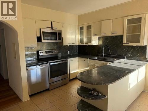 168 Crescent Street, Castlegar, BC - Indoor Photo Showing Kitchen