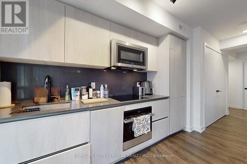 703 - 327 King Street W, Toronto, ON - Indoor Photo Showing Kitchen