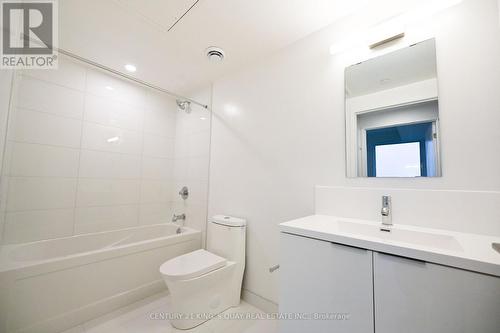 3410 - 238 Simcoe Street, Toronto, ON - Indoor Photo Showing Bathroom
