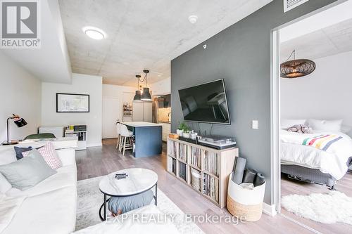 225 - 1190 Dundas Street E, Toronto, ON - Indoor Photo Showing Living Room