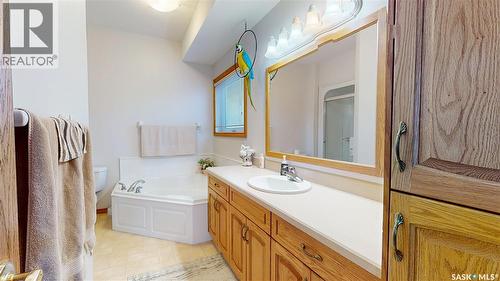 11330 Wascana Meadows, Regina, SK - Indoor Photo Showing Bathroom