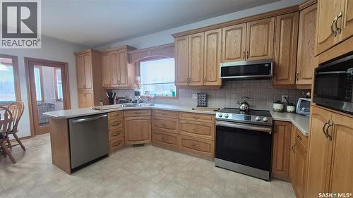 11330 Wascana Meadows, Regina, SK - Indoor Photo Showing Kitchen