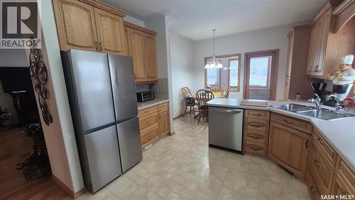 11330 Wascana Meadows, Regina, SK - Indoor Photo Showing Kitchen With Double Sink