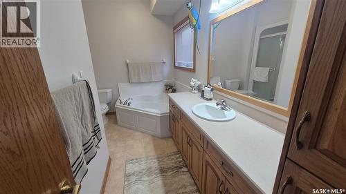 11330 Wascana Meadows, Regina, SK - Indoor Photo Showing Bathroom