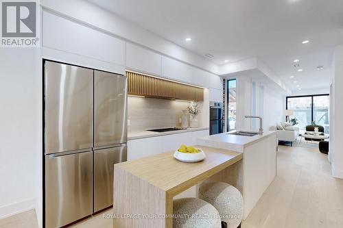 Kitchen with breakfast area - 32 Endean Avenue, Toronto, ON - Indoor