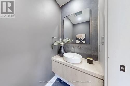 powder room - 32 Endean Avenue, Toronto, ON - Indoor