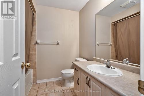 Four-Piece Main Bathroom - 1765 Cobra Crescent, Burlington, ON - Indoor Photo Showing Bathroom