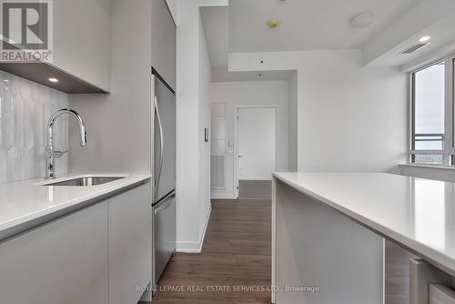 Lph 17 - 405 Dundas Street W, Oakville, ON - Indoor Photo Showing Kitchen