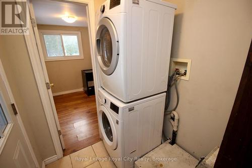 28 Harpur Drive, Northern Bruce Peninsula, ON - Indoor Photo Showing Laundry Room