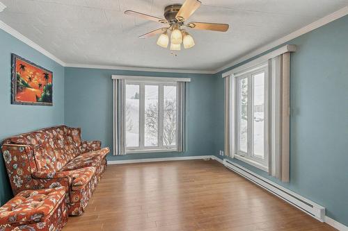 Salon - 16 4E Avenue E., Rouyn-Noranda, QC - Indoor Photo Showing Other Room