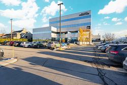 310-350-400 Boul. St-Martin O.  Laval (Chomedey), QC H7M 3Y8