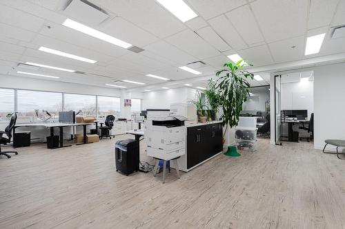 Bureau - 310-350-400 Boul. St-Martin O., Laval (Chomedey), QC - Indoor Photo Showing Other Room