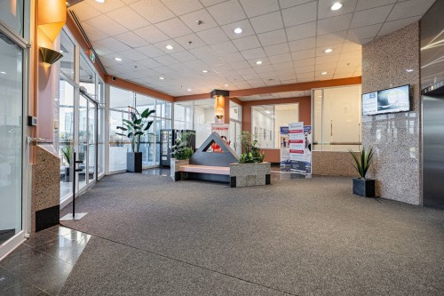 Hall d'entrée/Vestibule - 100-120-400 Boul. St-Martin O., Laval (Chomedey), QC - Indoor